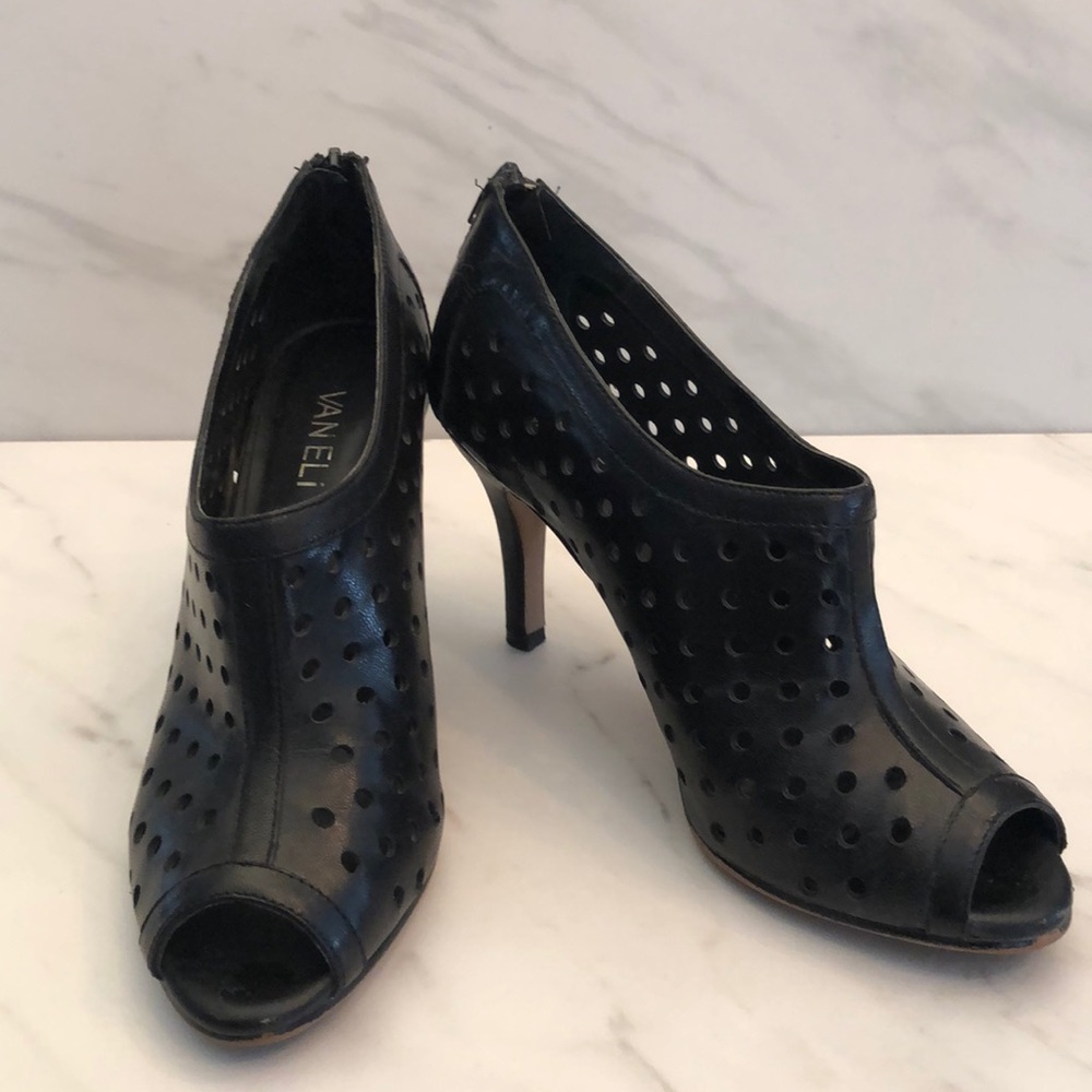Sassy, Vanelli peekaboo booties